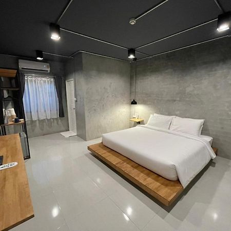 Loft Space Hotel Ранонг Екстериор снимка