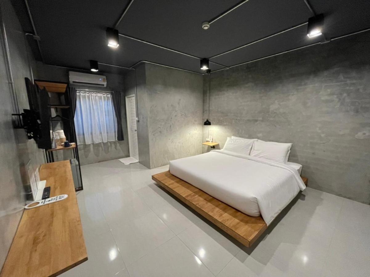 Loft Space Hotel Ранонг Екстериор снимка