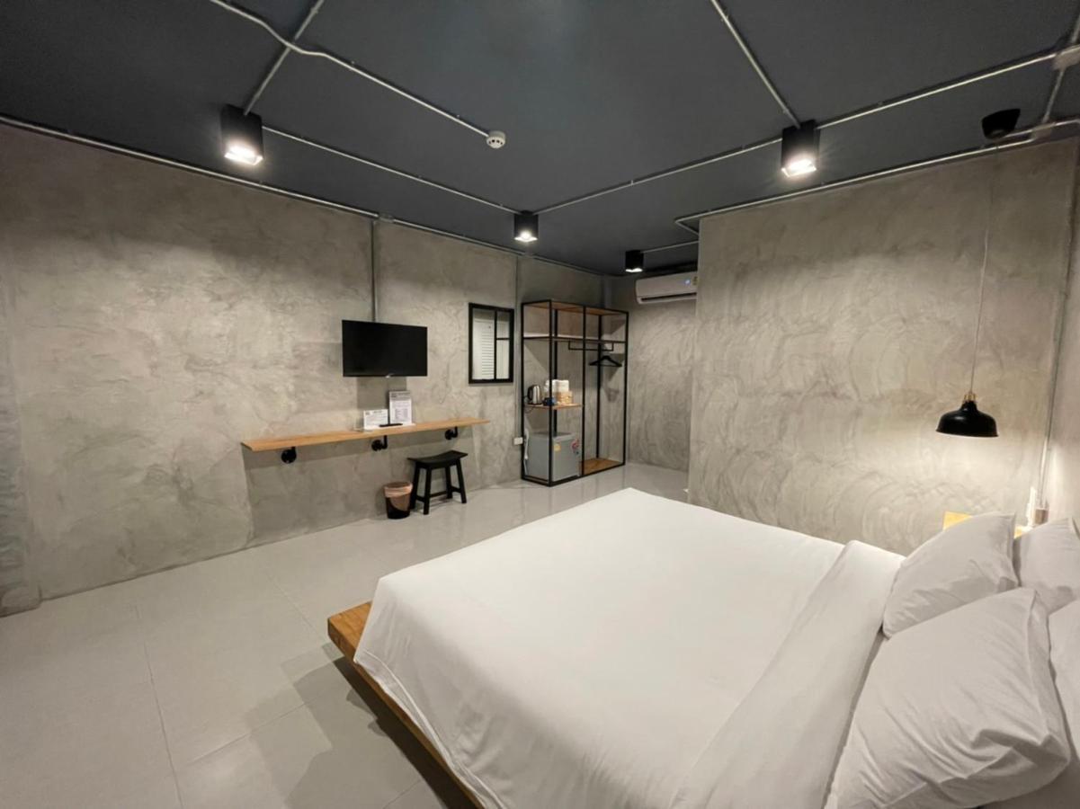 Loft Space Hotel Ранонг Екстериор снимка