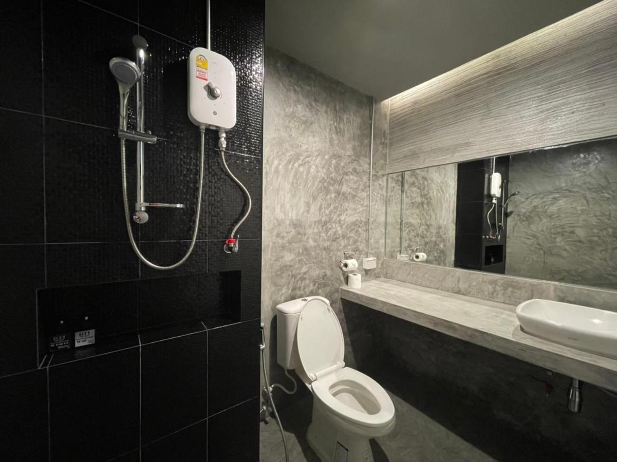 Loft Space Hotel Ранонг Екстериор снимка