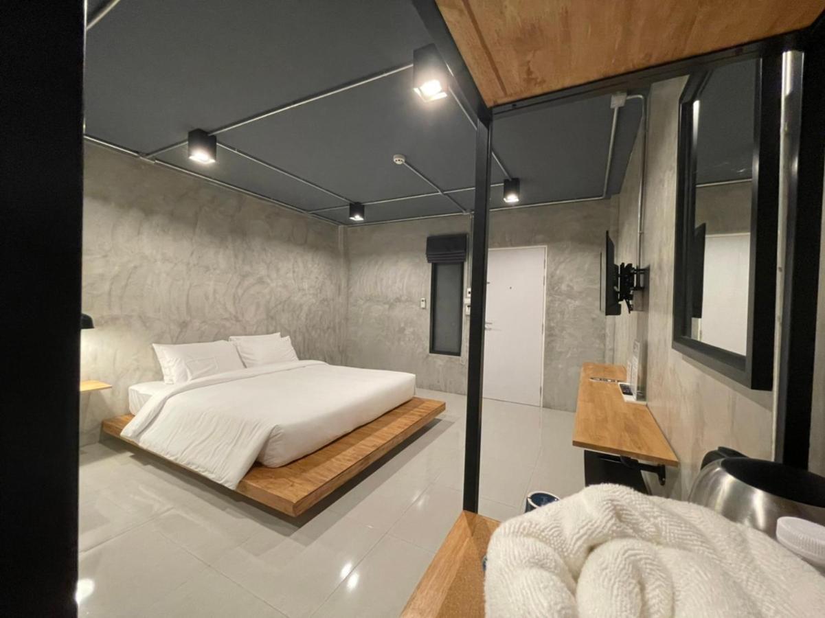 Loft Space Hotel Ранонг Екстериор снимка