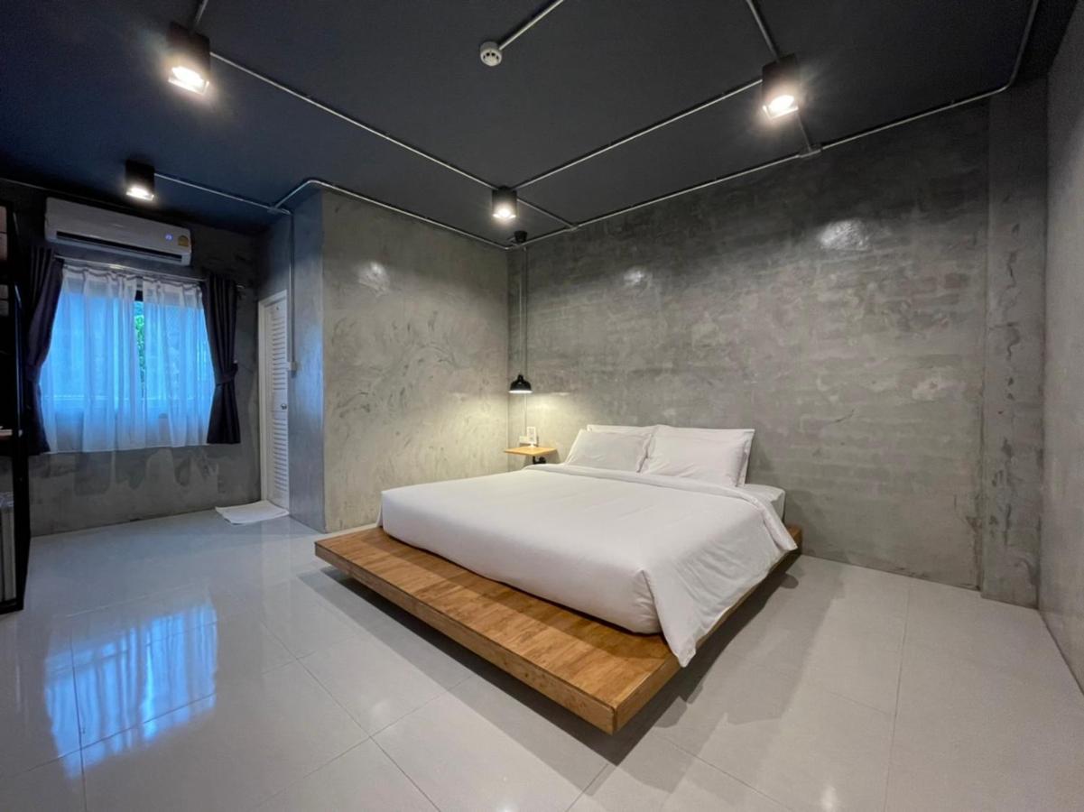 Loft Space Hotel Ранонг Екстериор снимка