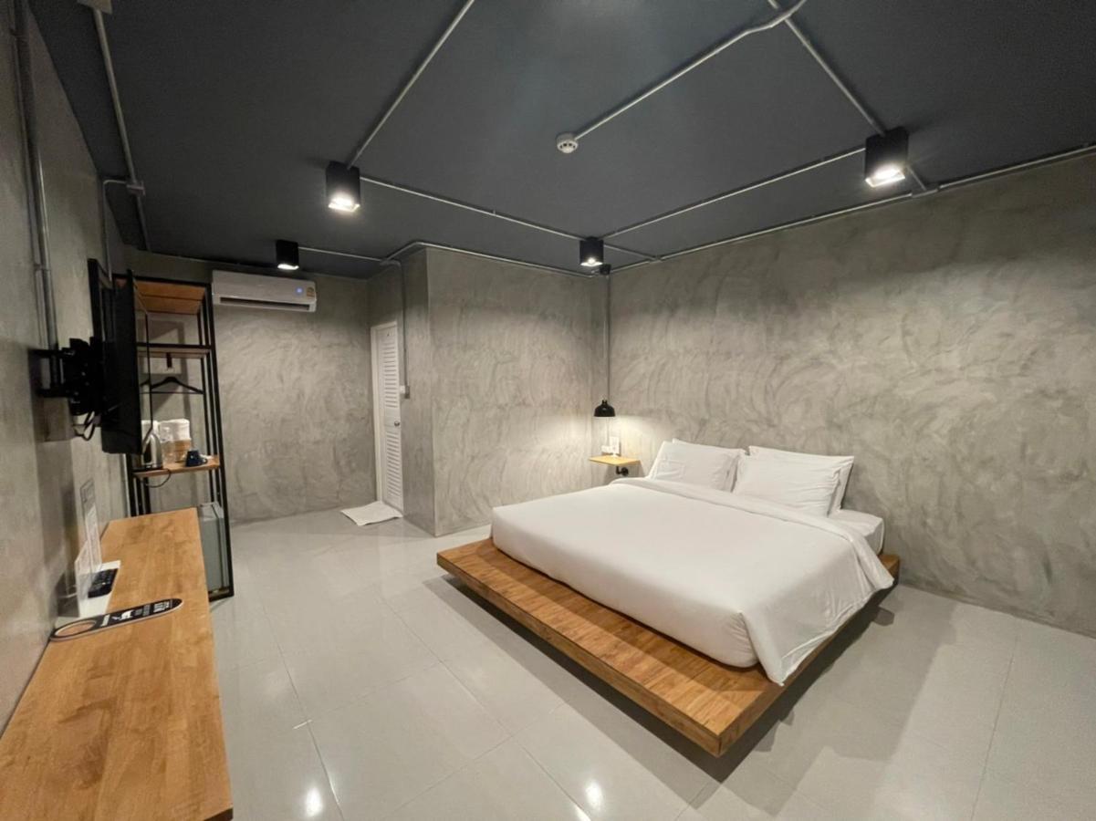 Loft Space Hotel Ранонг Екстериор снимка